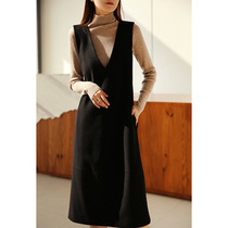 Sleeveless vest dress Women in the style high-end temperament V collar A word waistcoat with long black fur in a dress