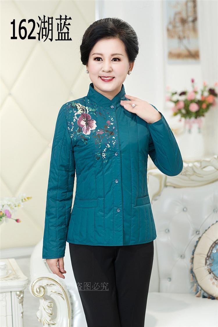 Áo khoác mới mùa thu và mùa đông cho phụ nữ trung niên và già áo khoác cotton gần gũi với phụ nữ lót cotton ngắn cộng với chất béo mặc áo khoác cotton cũ áo sơ mi nữ trung niên đẹp