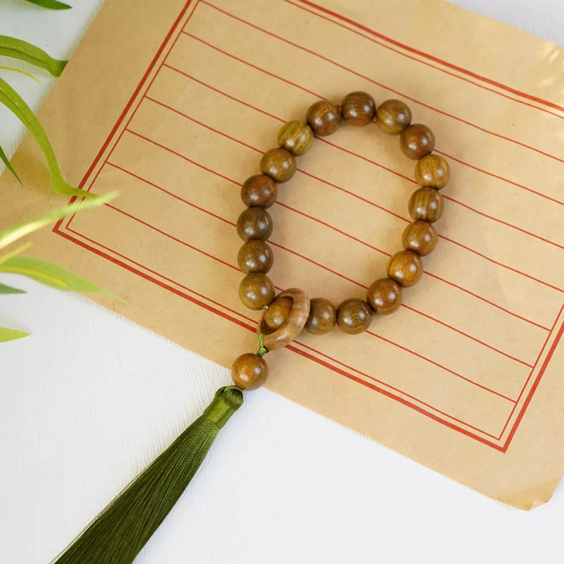 云深雾浅 Hanfu, handheld accessory green sandalwood, organic bracelet with tassels, Chinese style