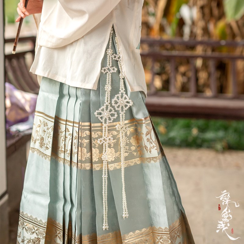 Clouds are deep and foggy, hand-woven Ming-made Hanfu streamers, all-match stand-up collar accessories, pearl decoration, hanging ornaments