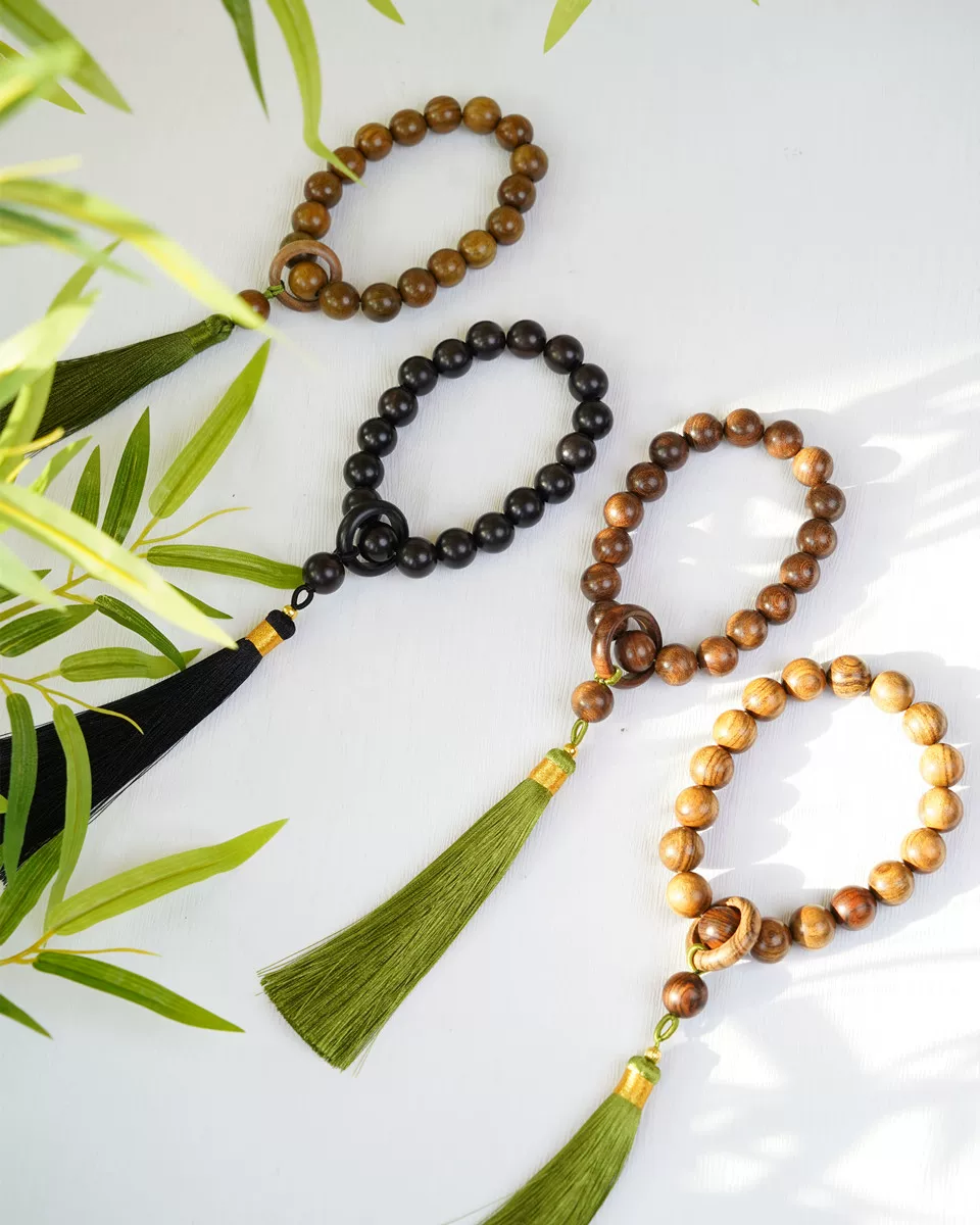 云深雾浅 Hanfu, handheld accessory green sandalwood, organic bracelet with tassels, Chinese style