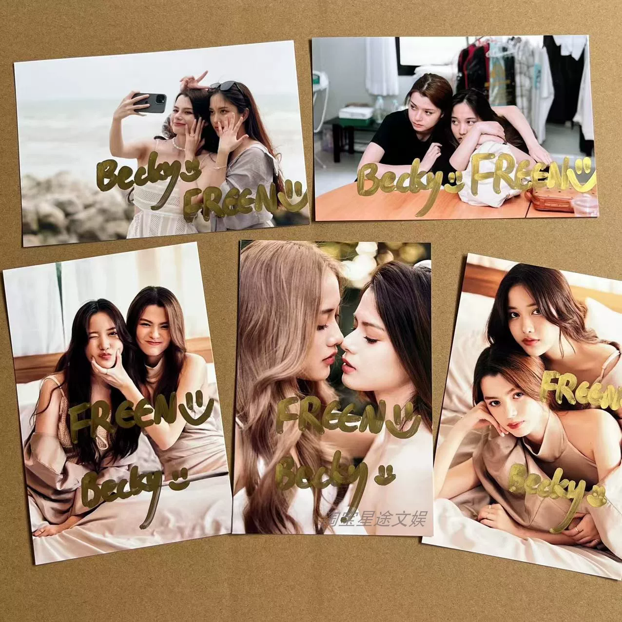 [Pink Theory мерчендайз Тайский сериал Pink Theory FreenBecky подписанное фото freen реплика на складе]