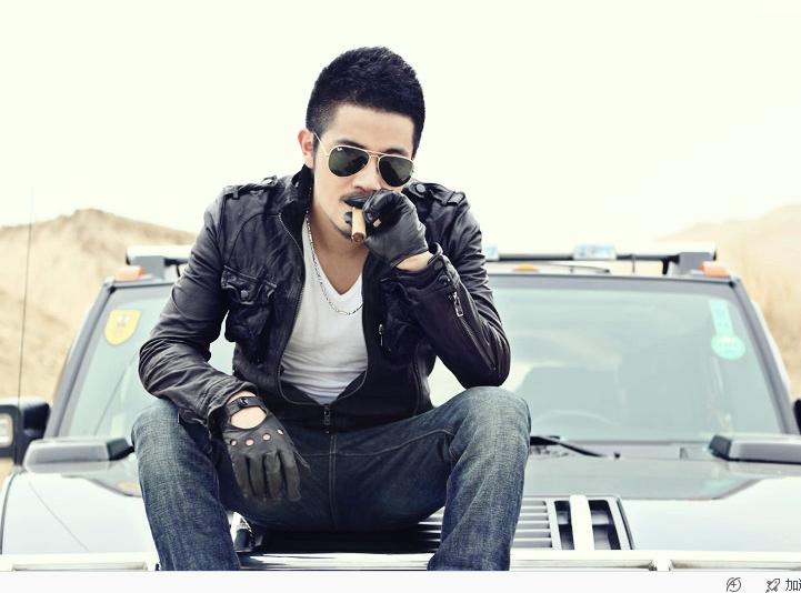 Mùa thu và mùa đông thời trang nam Slim gợi cảm sâu cổ chữ V cổ thấp chạm đáy áo sơ mi Cổ chữ V cá tính dài tay áo thun nam mùa thu quần áo thủy triều áo cotton