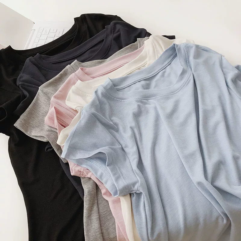 Плотная/тонкая?"Thin knitted summer short sleeve T-shirt"" - choose appropriate: "Легкая тонкая трикотажная летняя футболка с коротким рукавом" but