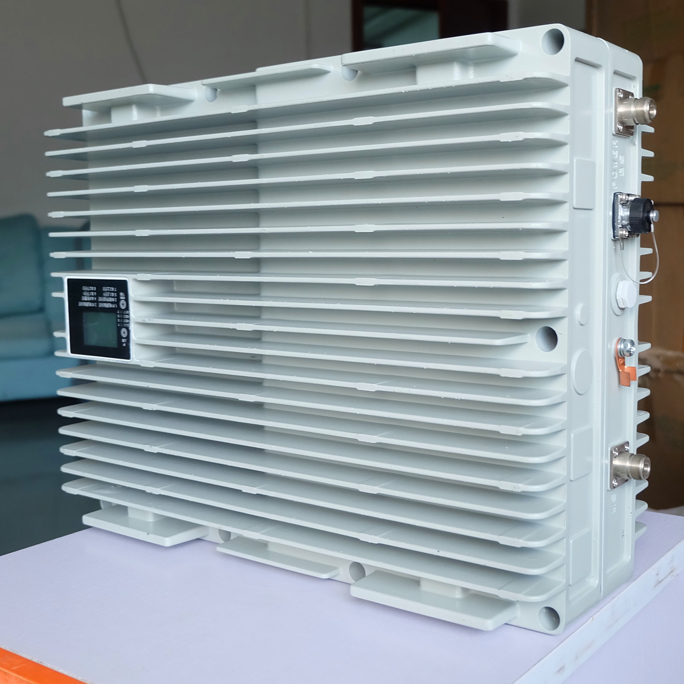 Wireless direct station receives three - network mobile phone signal enhancement amplifier Unicom 234g call Internet base station