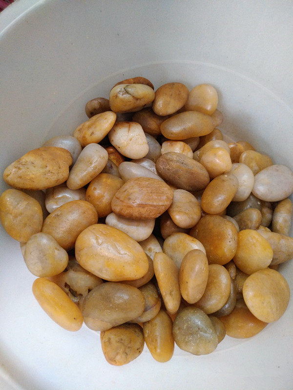 Natural paving yellow pebbles rough stone Garden park paving with large stones Rain stone small stones light polishing