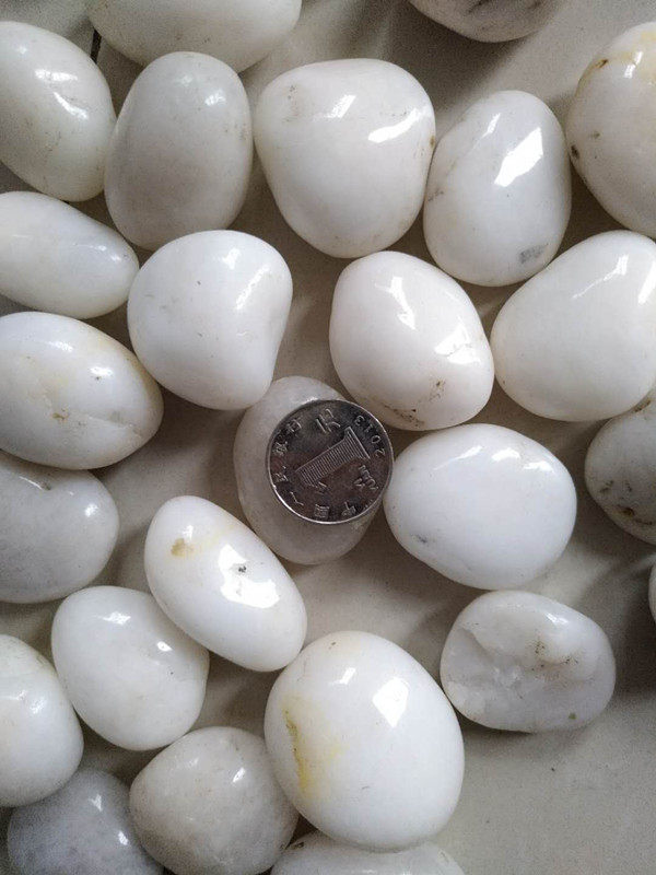 Polished pure white cobblestone rain flower stone snow white big stone garden road goose warm stone white marble small stone