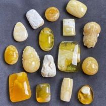 Natural beeswax pendant water drop three-way safe button pier princess button white flower bracelet gold and white barrel beads Pixiu Russian material