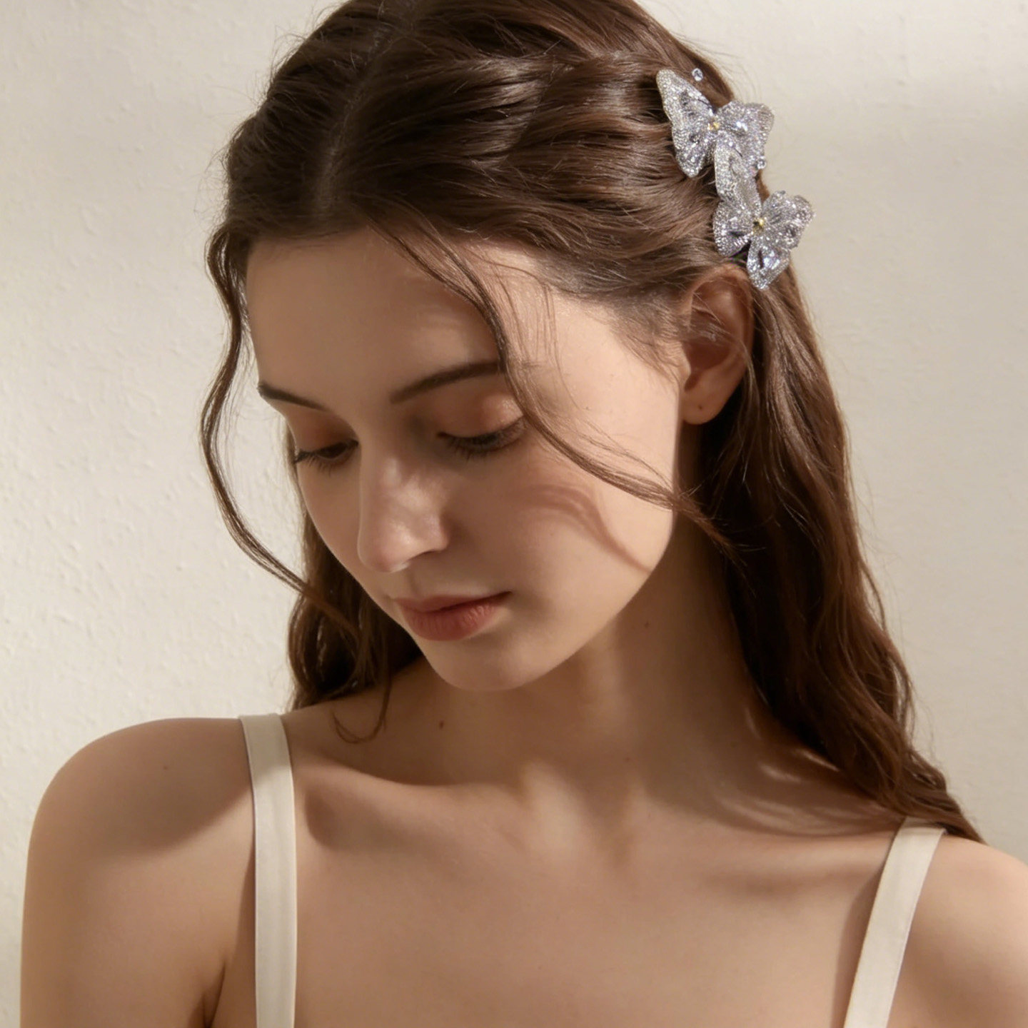 Becomi's niche, high-end butterfly hair comb for women, a new spring 2026 design, perfect for layered hair, bangs, and half-up hairstyles.