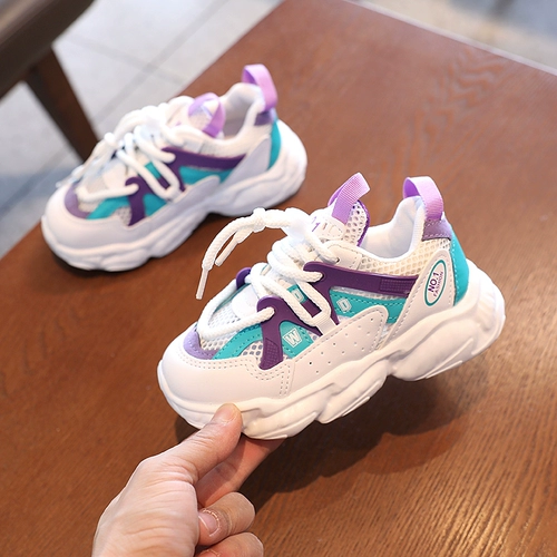 Дышащая спортивная обувь с одинарной сеткой для мальчиков, лето 2021, корейская версия, обувь с мягкой подошвой, защищающая от папы, универсальная повседневная обувь для маленьких девочек