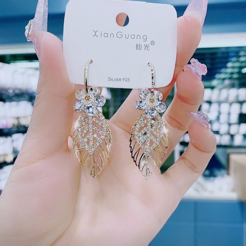 Advanced Senses Geometric Leaf Flowers Earrings Super Shiny 2021 New Pure Silver Needle Temperament Individuality 100 Hitch Crystal Earrings