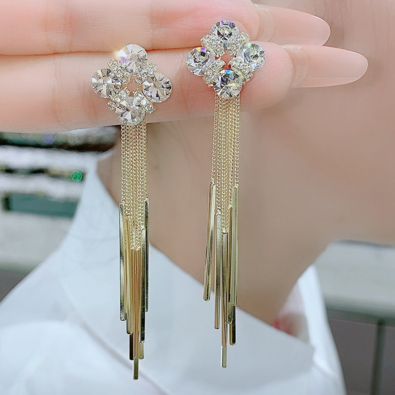 Four-leaf straw flow Su earrings long drilled Korean temperament network red pure silver needle high-sensory decoration face shape