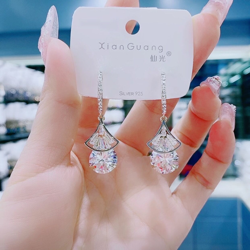 Advanced Sensation Small Fan Earrings Zircon Crystal Earrings Pendant Super Shiny 2021 New Tide Pure Silver Needle Temperament 100 Hitch