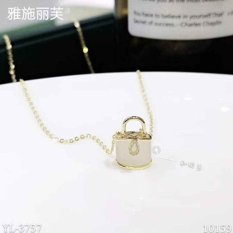 Yasch Liv and Tian Yukey lock pure silver necklace 2021 new light extravagant and small crowdsourced casual lock bone chain holiday gift