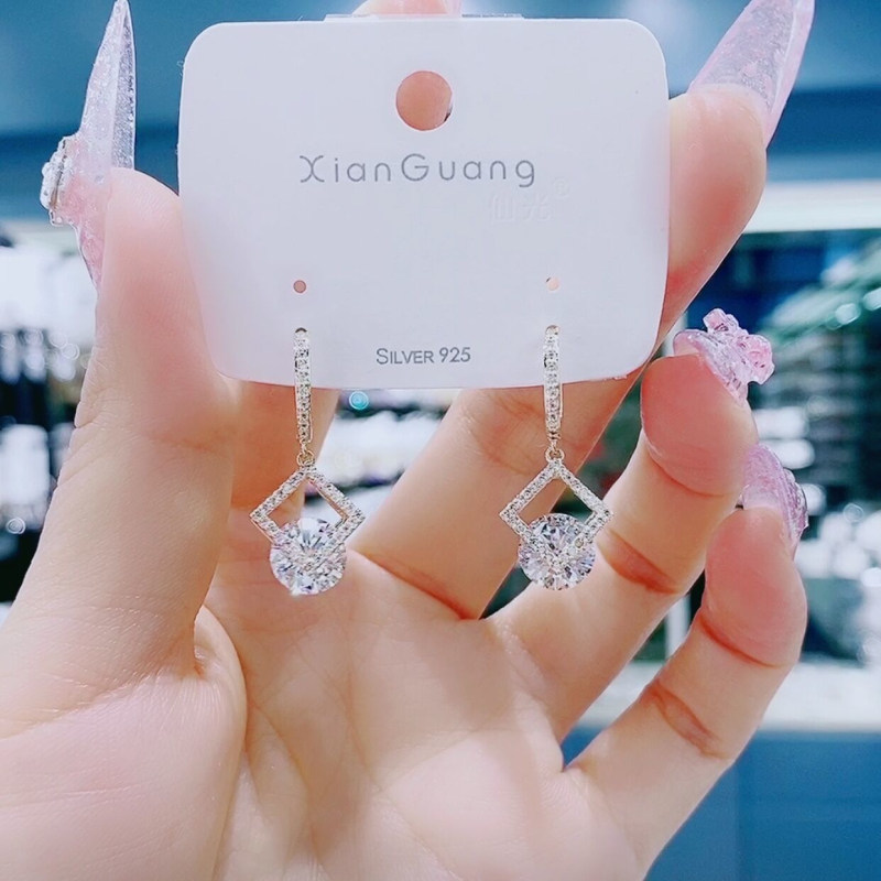 High Group Sense Geometric Rhomboid Earrings 2021 New Small Delicate Zircons Crystal Earrings Pendant 100 Hitch Pendant