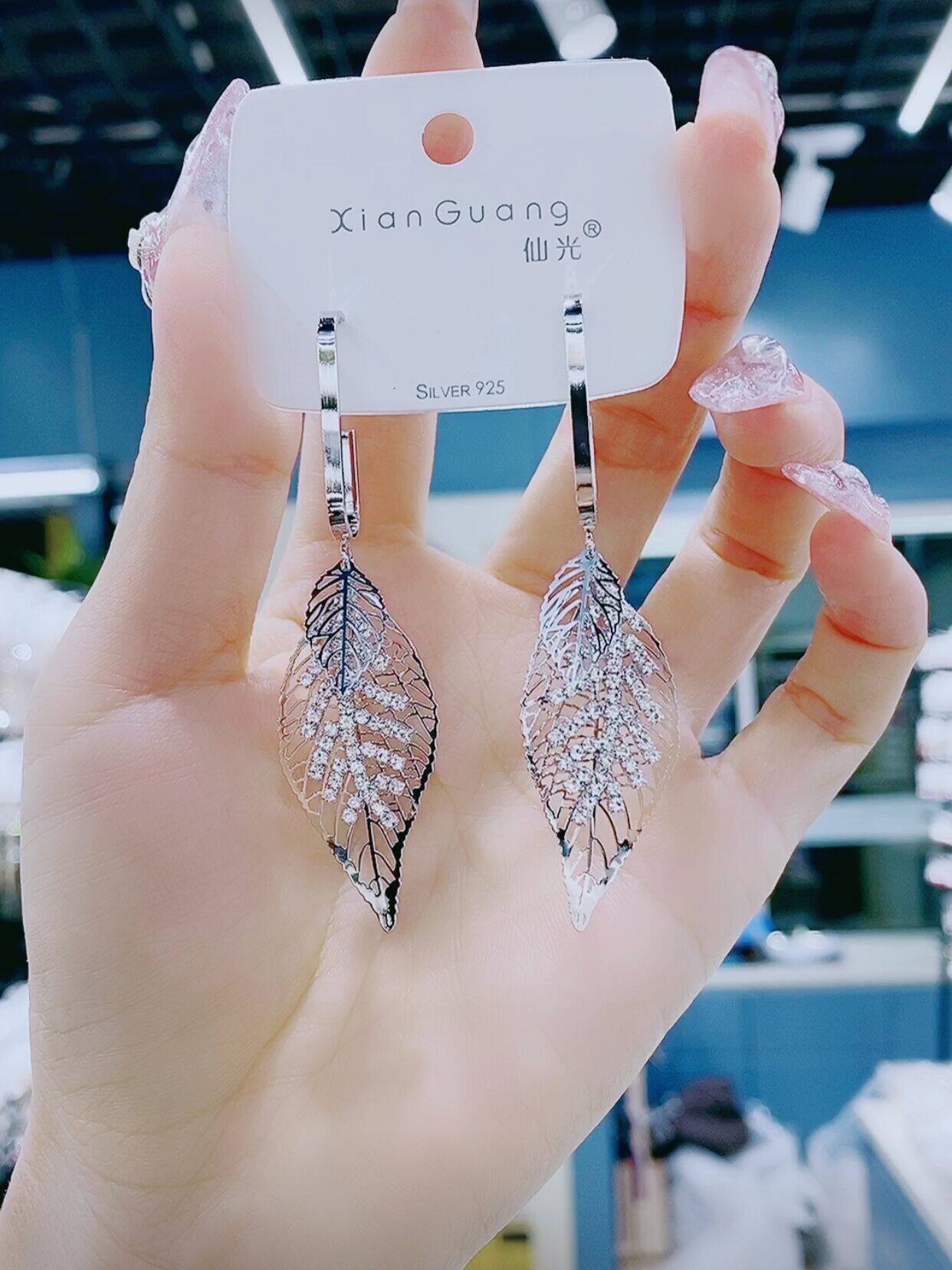 Advanced Senses Geometric Leaf Flow Suearrings 2020 New Tide Pure Silver Needle Korea Temperament Net Red Earrings with a thin face