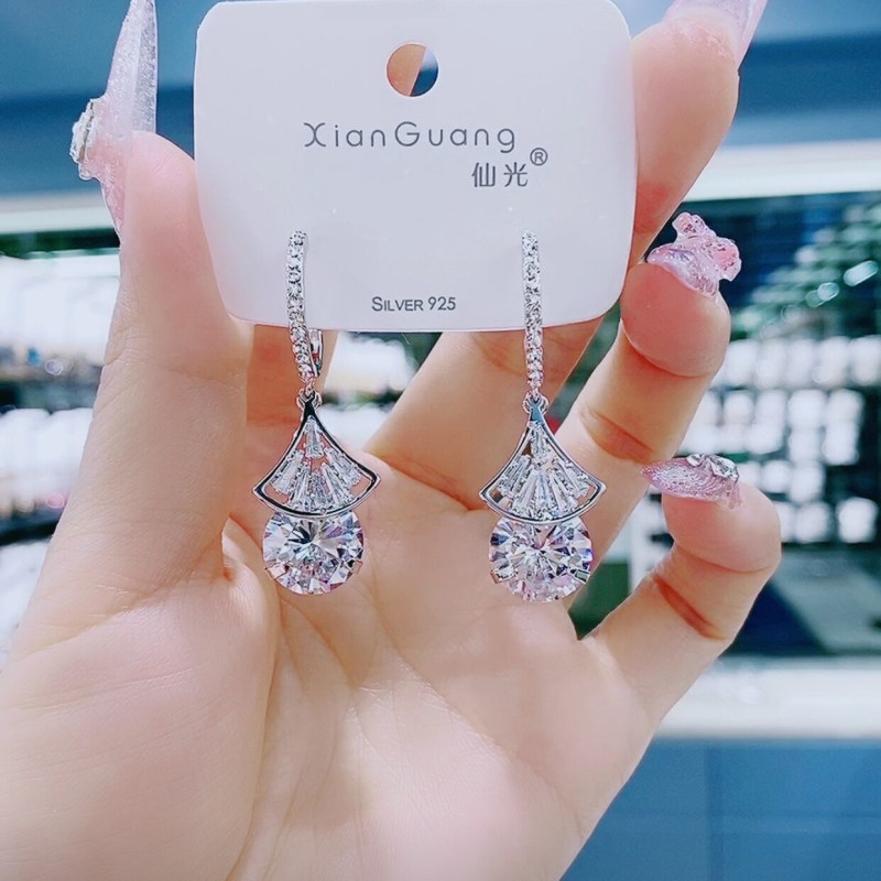 Small fan earrings small and delicate 100 lap crystal earbuts super shiny 2021 new pure silver pin personality temperament earrings