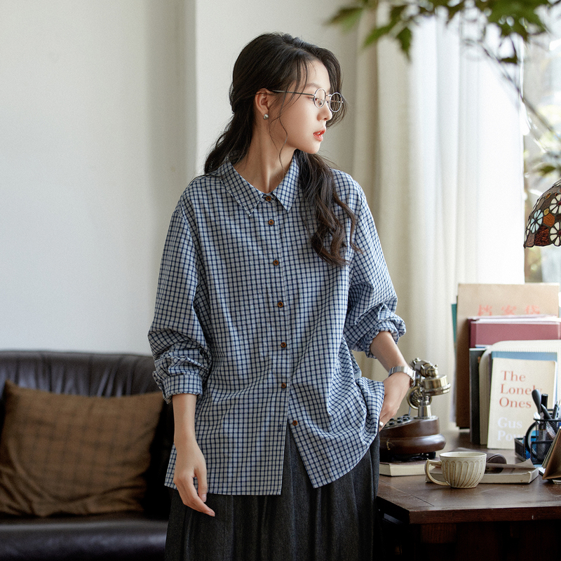 Original Blue and White Plaid Long-Sleeved Shirt for Women, Autumn Japanese Retro Casual Plaid Top, Loose Lapel Shirt Original Blue and White Plaid Long-Sleeved Shirt for Women, Autumn Japanese Retro Casual Plaid Top, Loose Lapel Shirt