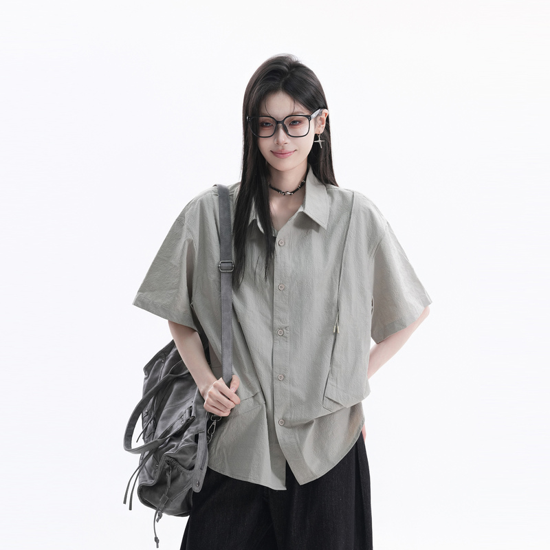 【Waste of Time】Street-Style Design with Segmented Cut-Out Texture Short-Sleeve Shirt for Women, Unisex Silhouette Shirt