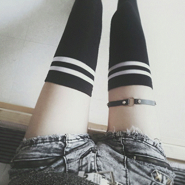 Nhật Bản da đùi nhẫn nữ kim loại đinh tán đùi chuỗi punk rock gió đùi vòng trang sức garter nữ nịt tất bắp chân