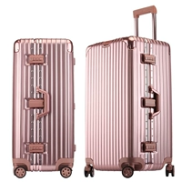 Модель с утолщенным бриллиантом из розового золота