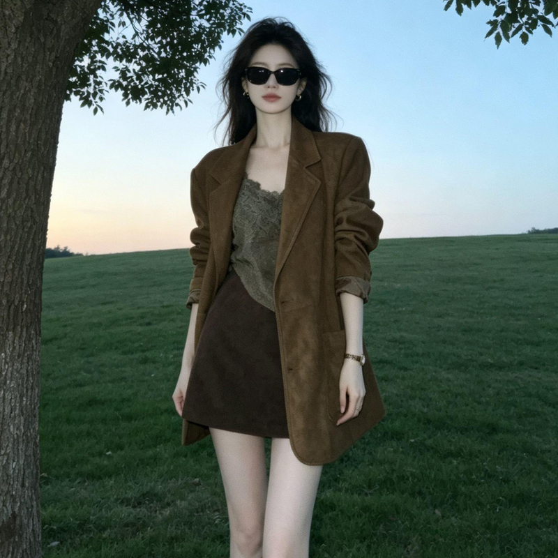 Retro Style Suede Lapel Blazer for Women 2026 Autum Loose Slimming Versatile Silhouette Casual Jacket Retro Style Suede Lapel Blazer for Women 2026 Autum Loose Slimming Versatile Silhouette Casual Jacket