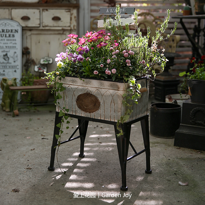 Fall in Love with the Garden: Gardening Supplies, Vintage-Style Home Decor, Black Iron Legs, Double Jacquard Storage Basket Fall in Love with the Garden: Gardening Supplies, Vintage-Style Home Decor, Black Iron Legs, Double Jacquard Storage Basket