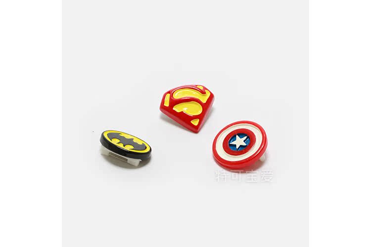 Captain America Shield Trâm Siêu nhân Phụ kiện Huy hiệu Thời trang Châu Âu và Mỹ Batman Phụ kiện trẻ em dễ thương Phần thưởng hoa cài áo đẹp