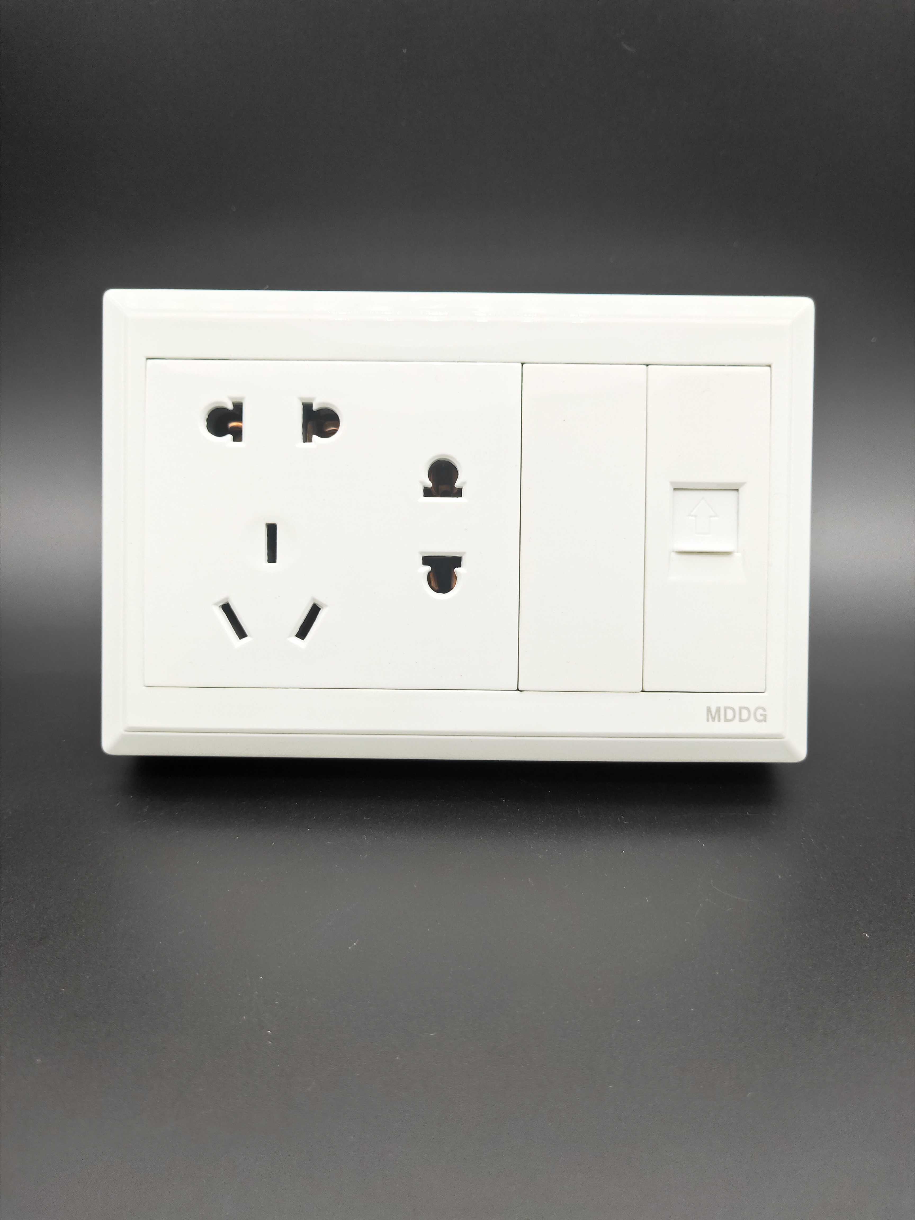 Surface-mounted computer with seven-hole socket network line eight-core plus two-two-three-hole socket surface-mounted panel open-line box MDDG