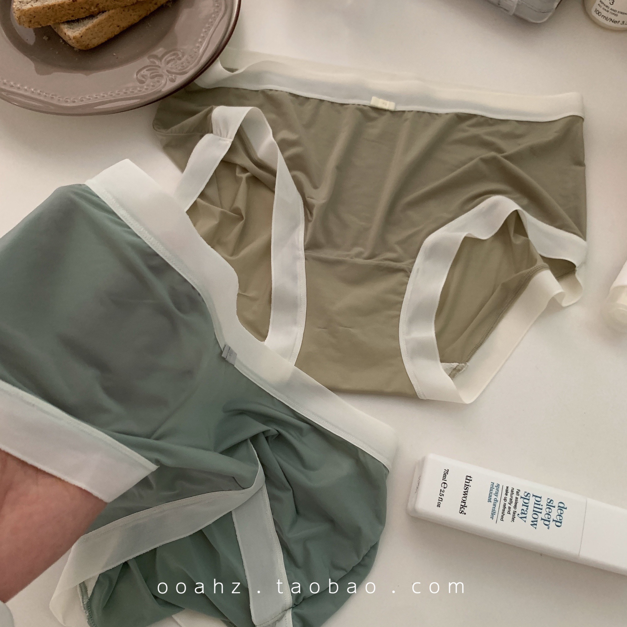 Thin as cicadas ~ No-scratches light and breathable Sky silk underpants micro-overdraft Hip Comfort Closets Mid-Waist Underpants