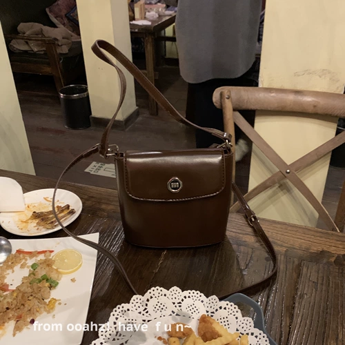 Небольшая акриловая дизайнерская демисезонная квадратная сумка через плечо, небольшая сумка