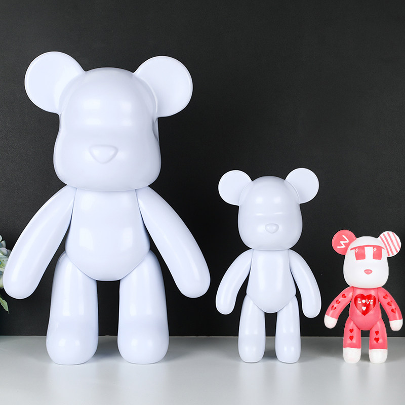 Children's handmade DIY fluid violent bear graffiti material package on colored plaster doll painted white embryo large ornament
