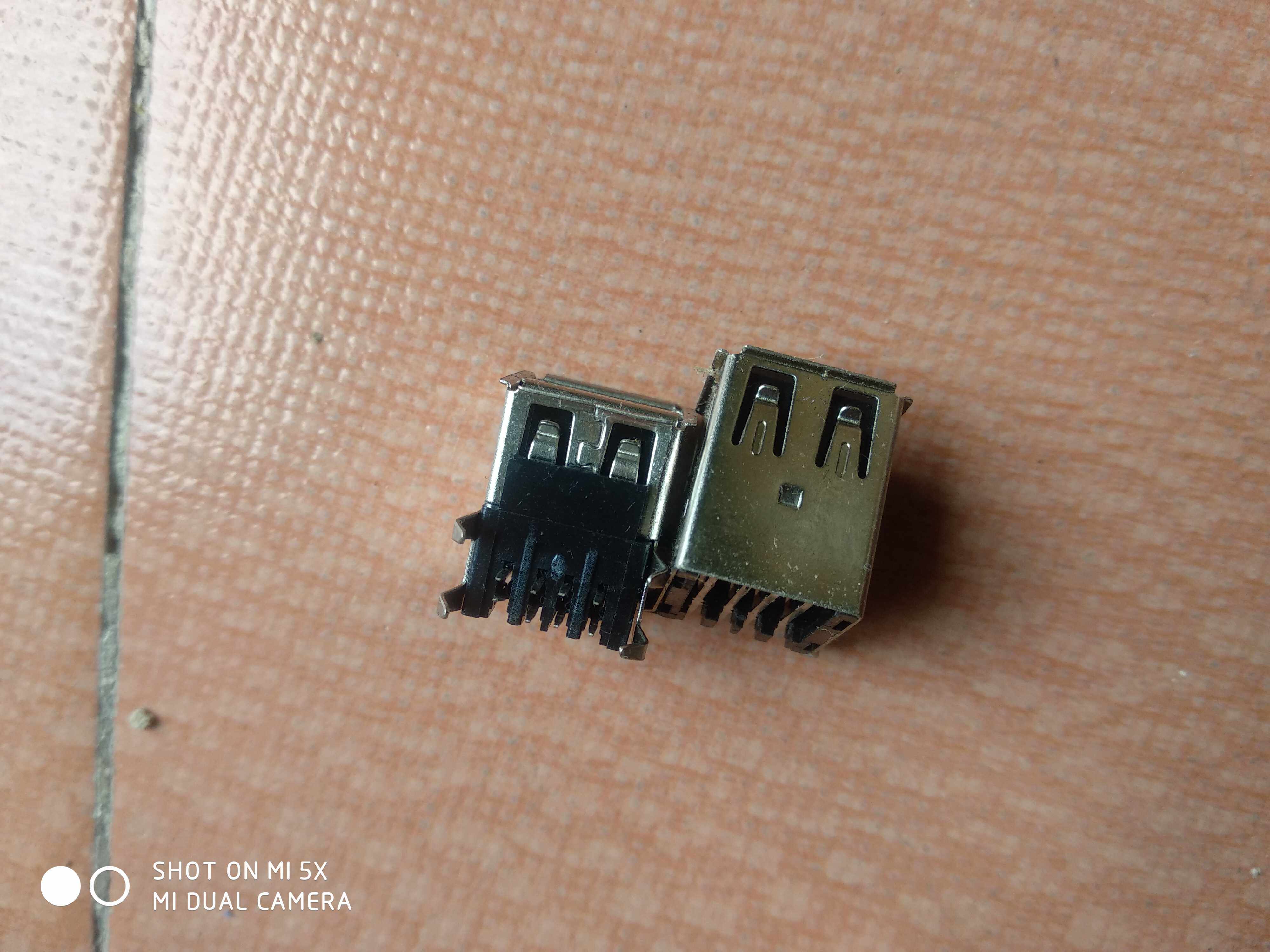 A female double layer USB dual connector A type USB female seat 90-degree female double layer A mother USB bending foot connector