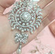 ດູໃບໄມ້ລົ່ນແລະລະດູຫນາວສະເຫຼີມສະຫຼອງອິນເຕີເນັດແບບດຽວກັນມົງກຸດ B ຕົວອັກສອນ brooch ບັນທຶກໃຫຍ່ shield baroque rhinestone pearl corsage ຜ້າພັນຄໍຜ້າພັນຄໍ buckle