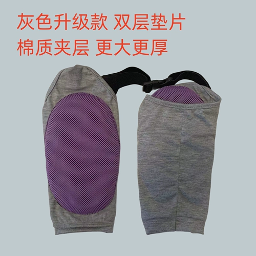 Увеличенные и утолщенные налокотники и подушечки на передних лапах собаки при покраснении коленного сустава, отеке, выпотной кисте, золотистом ретривере, лабрадоре, бордер-колли