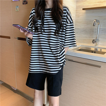 Pregnant womens summer suit Fashion Net red ocean air loose top casual five-point pants tide mother summer two-piece set