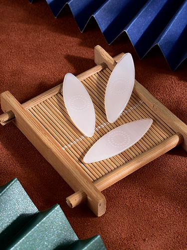 Профессионально играя на луну цитуре, выберите Люцин, Большой, Руан, Сяо, Руан Универсальный Нейлоновый Шрапнель, умеренную мягкость и твердость, анти-скольжение и устойчивый к износу