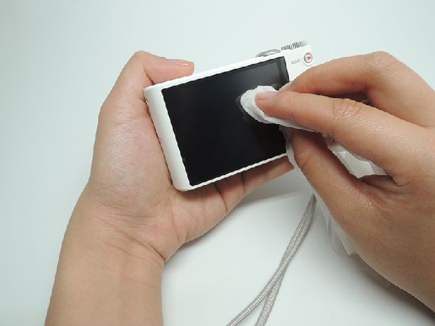 Flat screen camera lens cleaning with wet wipes 80 pumping