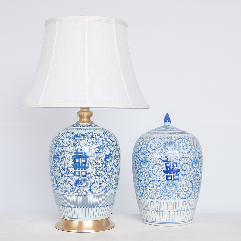 Double blue and white porcelain ceramic desk lamp new classical Chinese style lamp of bedroom the head of a bed full of copper decoration sitting room lamps and lanterns of furnishing articles