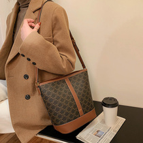 Hong Kong Tide Brand Bag Womens 2022 New Fashion Wild Popular Womens Bag Large Capacity Single Shoulder Cross Body Bucket Small Bag