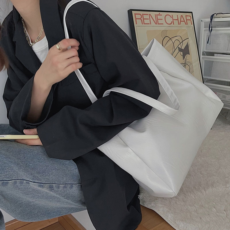 Hong Kong Tide Card Large Capacity Superior Sense Single Shoulder Armband Armband Bag Woman Bag 2022 New Stylish Hand Terte Bag