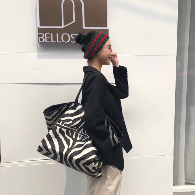 Hong Kong tide brand simple striped bag bag women's big bag Korean version casual large capacity fashion portable zebra pattern tote bag