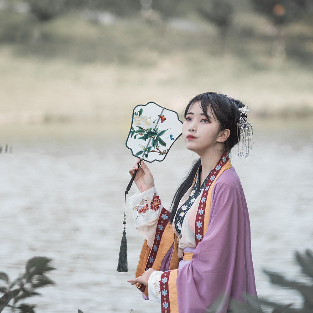 Double Sided Su Embroidered Flowers Bird Purple Light Sandalwood Classical Wind Palace Court Wedding Embroidered Ensemble Fan Finished Shu embroidered new recommendation