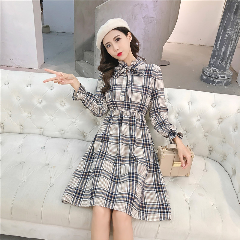 2018 mùa thu mới retro gió eo Mỏng xù trumpet tay áo Một từ dài ăn mặc nữ váy xòe