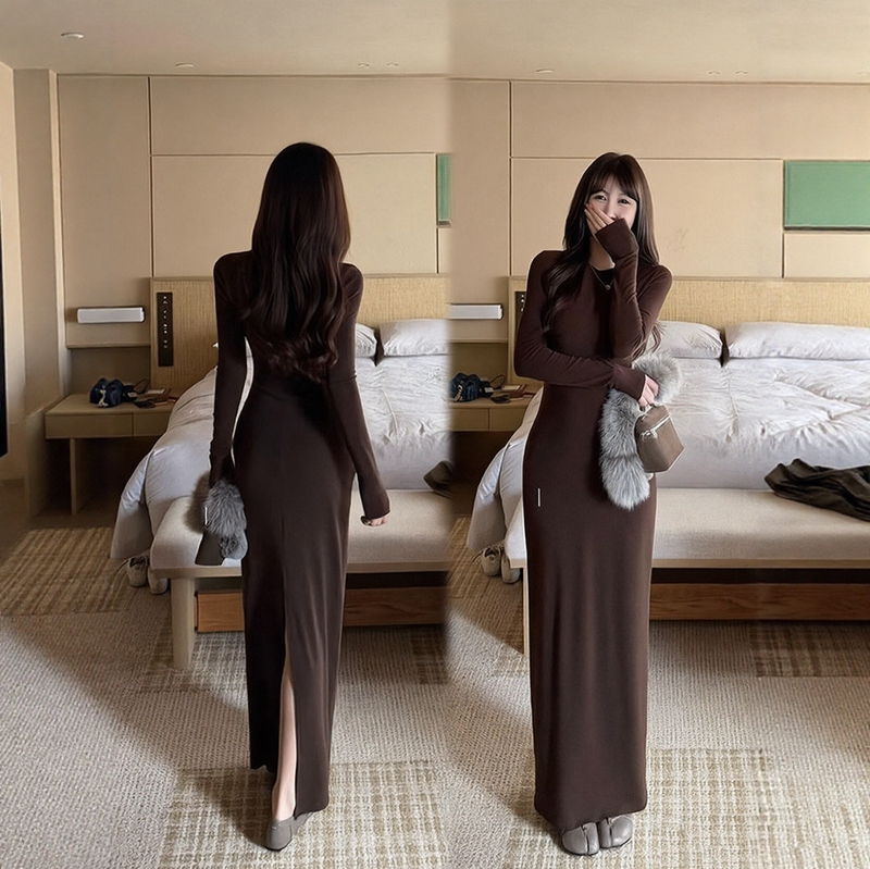 Maillard Style Coffee-Colored Round-Neck Slim-Fit Dress with Back Slit for Fall/Winter 2026