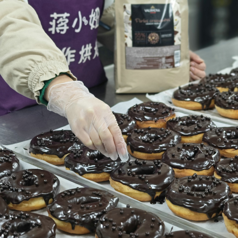 Chocolate Donuts, Choose Jiang Xiaoniu's Brand, Eat with Confidence, the Taste of Memories, One Serving of Three Pieces