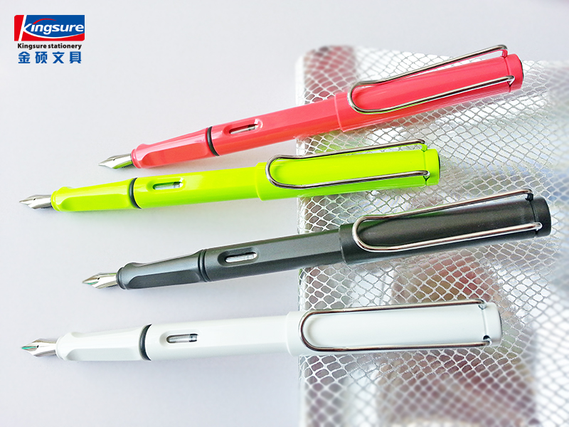 Golden Master Pen Positive Gesture primary and middle school students with straightener pen with pen holder to send ink sacks well to pump ink with swatter