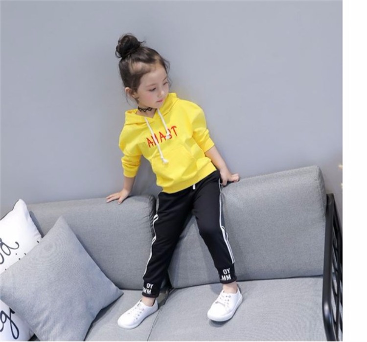 Áo mới 2018 cho bé gái mùa thu Phong cách phương Tây phù hợp với bé Hàn Quốc mùa xuân và quần áo mùa thu cho bé áo len thể thao hai bộ đồ sơ sinh cho bé