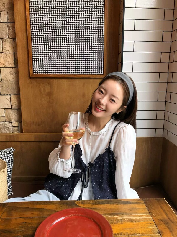 Miluroom Sicily8602 - Spring Ruffled Edge Color-Block Polka Dot Strap Top Faux Two-Piece Ramie Shirt for Women