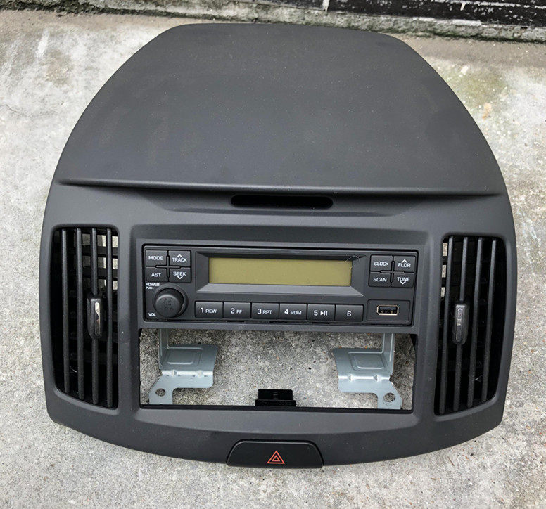 Hyundai rental version of the original car CD machine new car dismantling parts CD machine support USB face frame bracket set